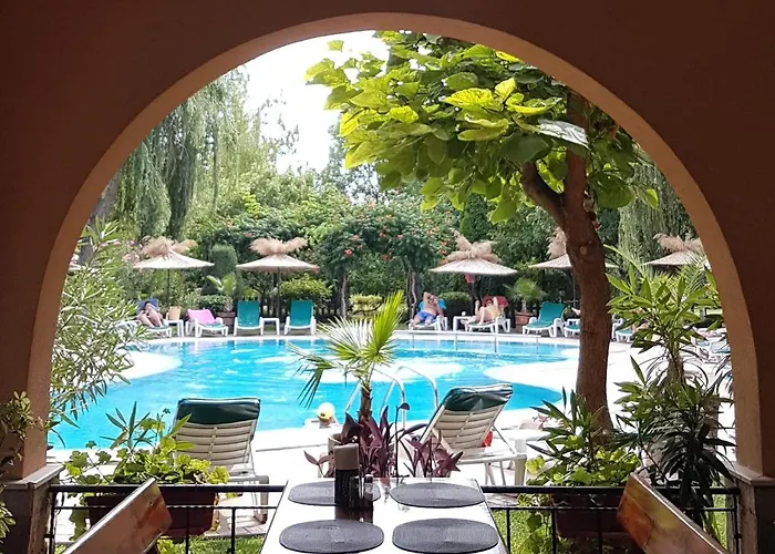 Liani Hotell Slăntjev Brjag