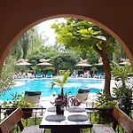 Liani 酒店 阳光海滩