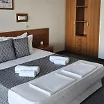 Liani 酒店 3*