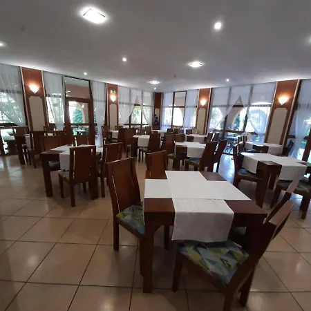 Liani 酒店 阳光海滩